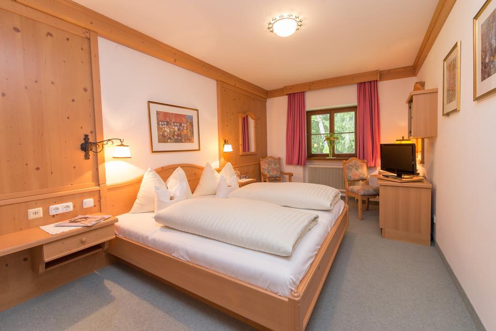 Der Erlhof Restaurant & Landhotel Zell am See Oda fotoğraf